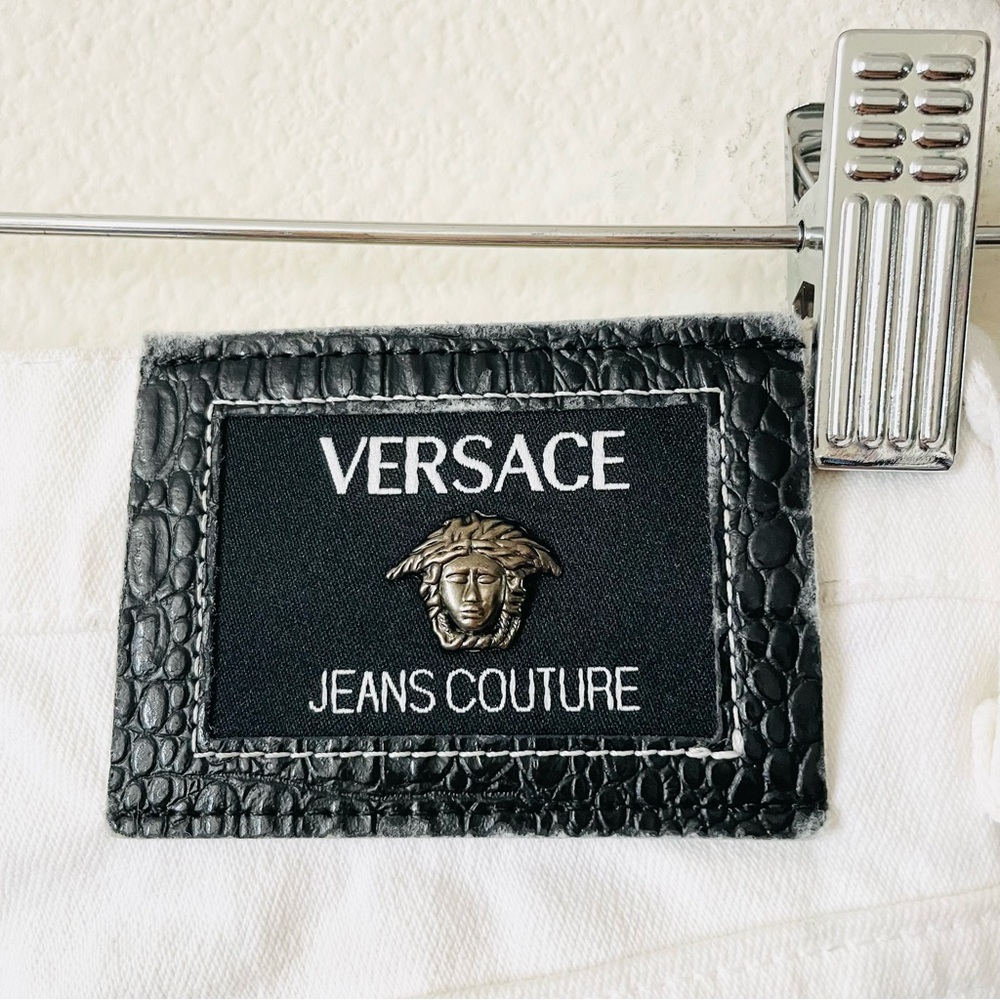 Vintage Versace SIZE 27 white high rise tapered leg jeans - Picture 7 of 10